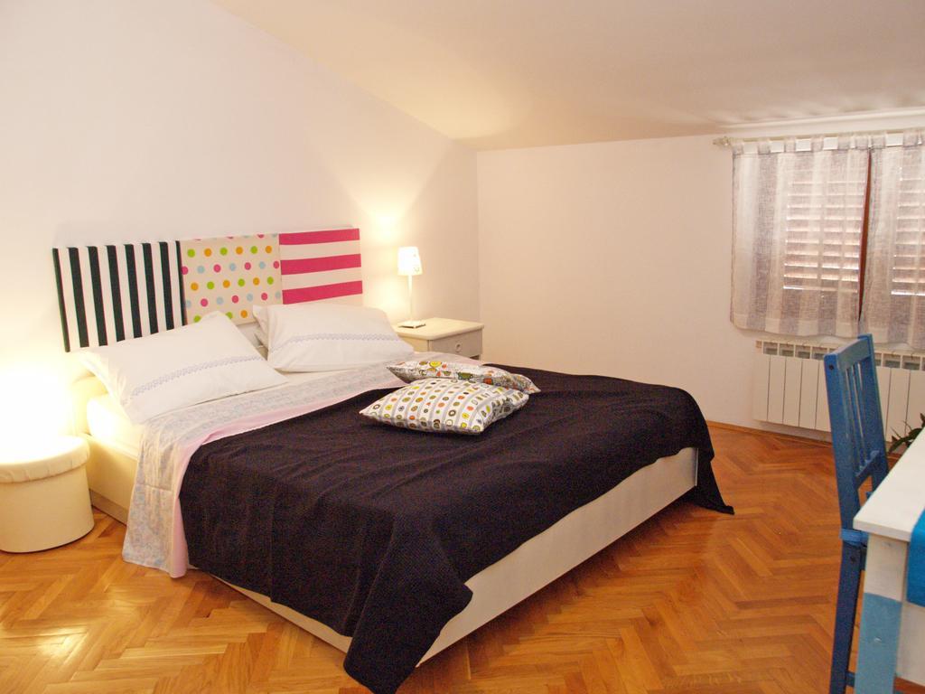 Family Friendly Apartments Πούλα Δωμάτιο φωτογραφία