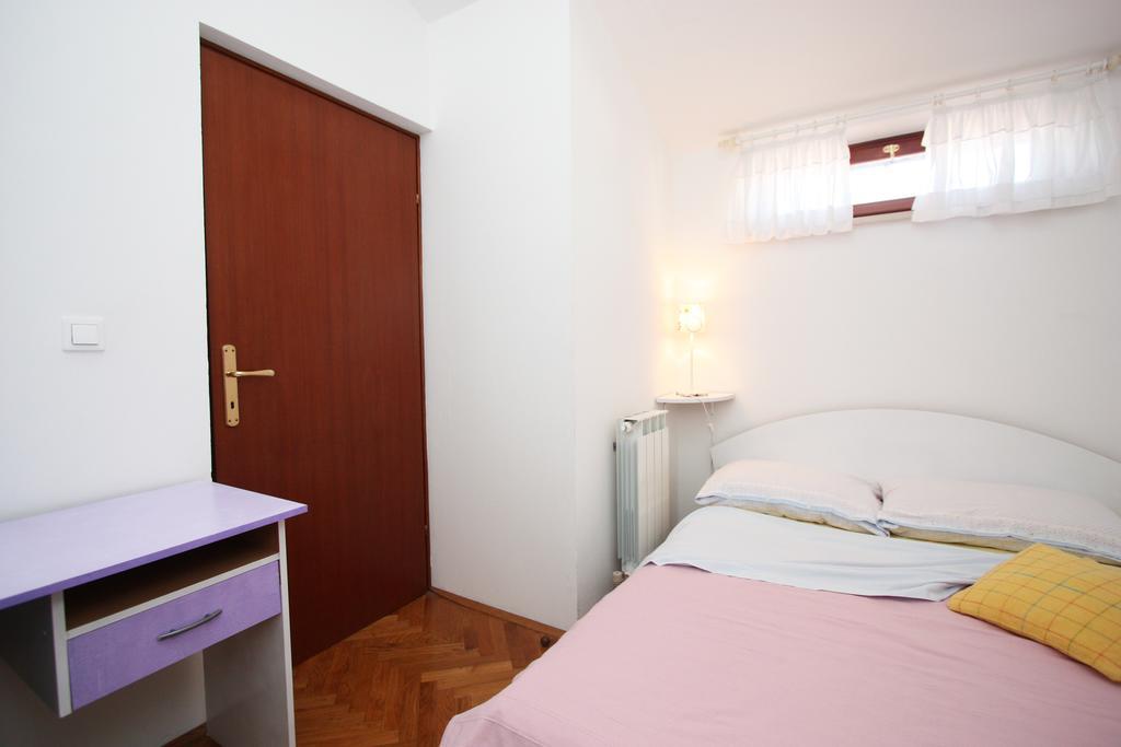 Family Friendly Apartments Πούλα Δωμάτιο φωτογραφία