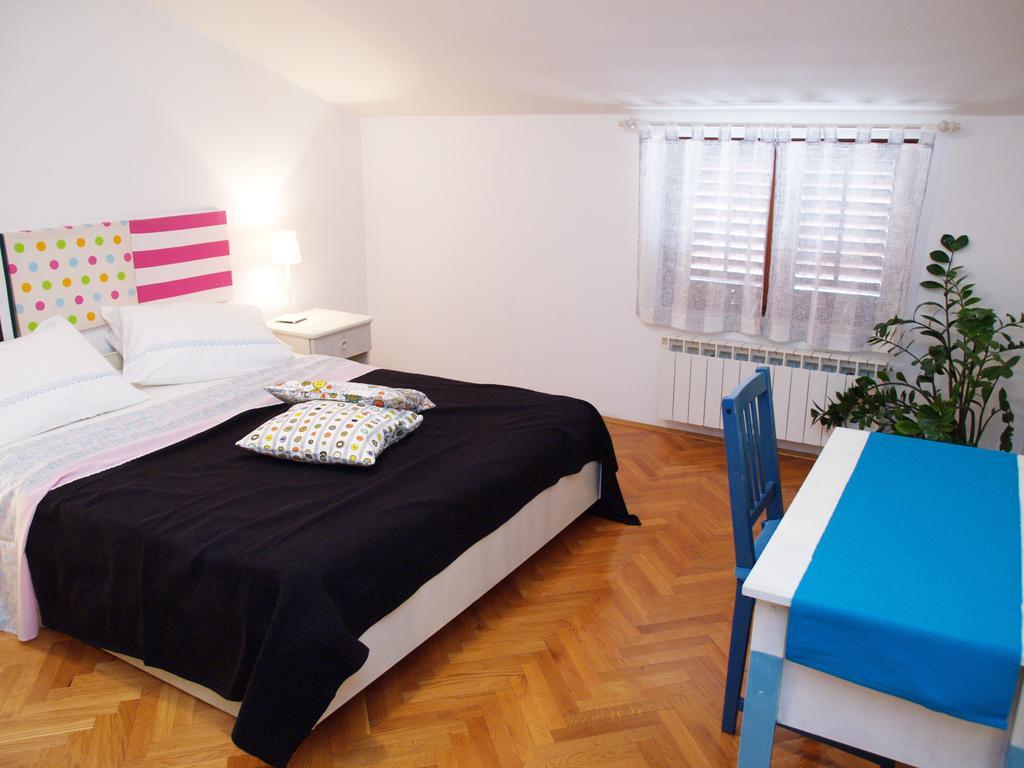 Family Friendly Apartments Πούλα Δωμάτιο φωτογραφία