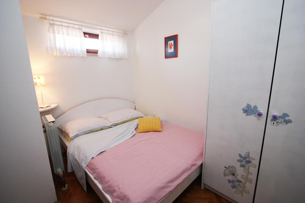 Family Friendly Apartments Πούλα Δωμάτιο φωτογραφία
