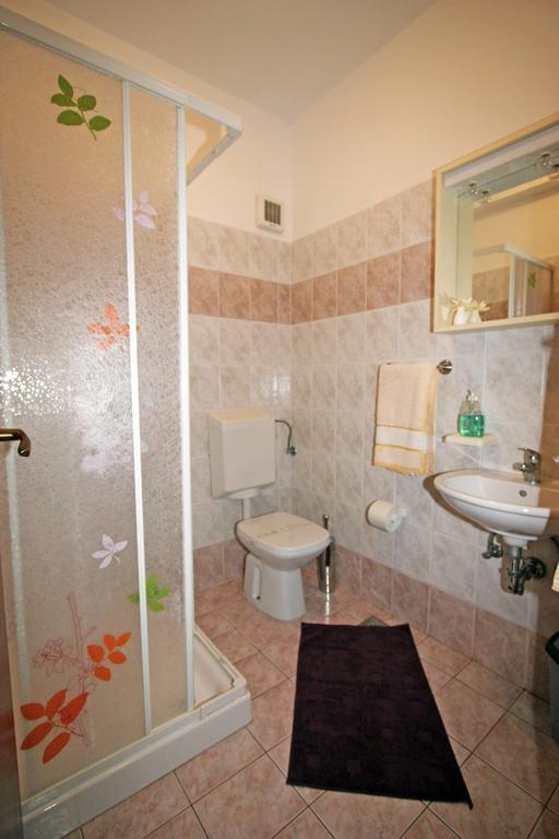 Family Friendly Apartments Πούλα Δωμάτιο φωτογραφία