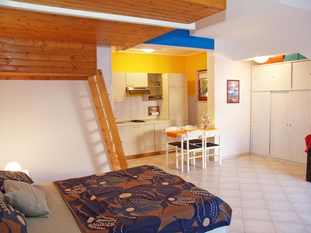 Family Friendly Apartments Πούλα Δωμάτιο φωτογραφία