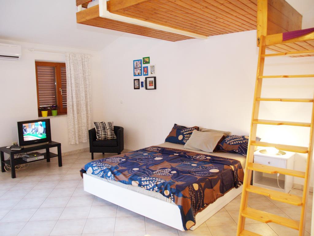 Family Friendly Apartments Πούλα Δωμάτιο φωτογραφία